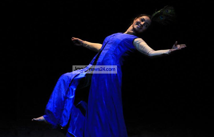 &lsquo;গহন যাত্রা&rsquo; নাটকটি লিখেছেন রুবাইয়াৎ আহমেদ এবং নির্দেশনায় রয়েছেন সুদীপ চক্রবর্তী। ছবি : ফেসবুক।