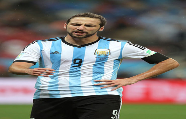 গঞ্জালো হিগুয়েন : আগামীকাল তার বিদায়ের কথা জানা যাবে।