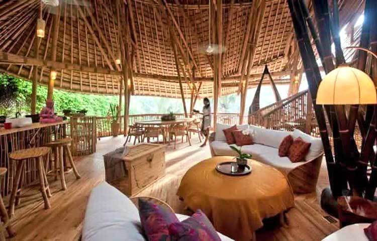 একটি আবাসিক হোটেলের সুদৃশ্য কক্ষ। এর সবই বাঁশ দিয়ে নির্মিত।