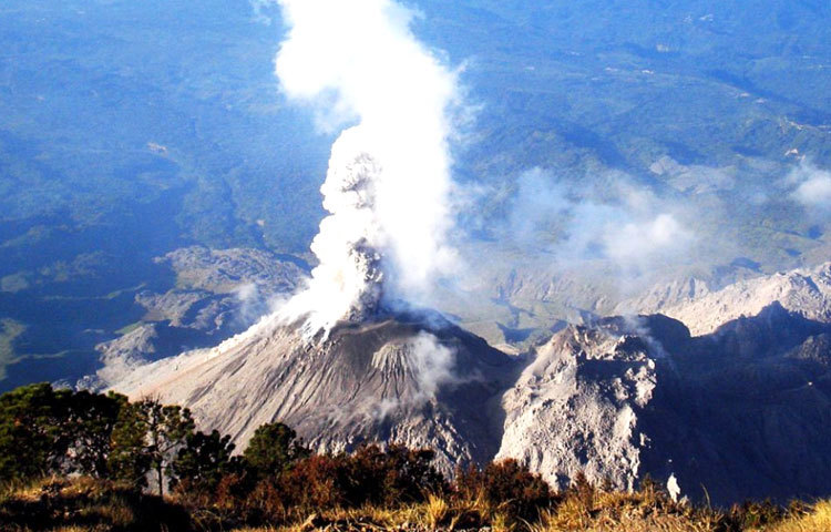 গুয়াতেমালার &lsquo;সান্তা মারিয়া&rsquo; আগ্নেয়গিরিটির ১৯০২ সালে সবশেষ অগ্ন্যুৎপাত হয়। সেটি ছিল গত শতাব্দীর সবচেয়ে বড় অগ্ন্যুৎপাতগুলির অন্যতম।