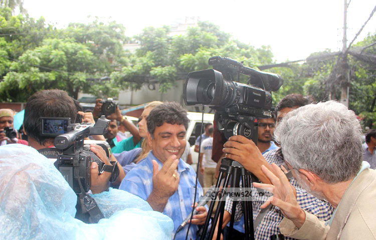 এর আগে শুক্রবার রাত ১টা ৩৫ মিনিটে সিএসইউ এর ১১ সদস্যের প্রতিনিধি দল ঘটনাস্থল পরিদর্শন করে। ছবি : বিপ্লব দিক্ষিৎ।