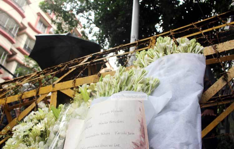 ওইদিন সর্বস্তরের জনগণ সকাল ১০টা থেকে বেলা ১২টা পর্যন্ত শ্রদ্ধা অনুষ্ঠানে অংশ নিতে পারবেন। ছবি : বিপ্লব দিক্ষিৎ।