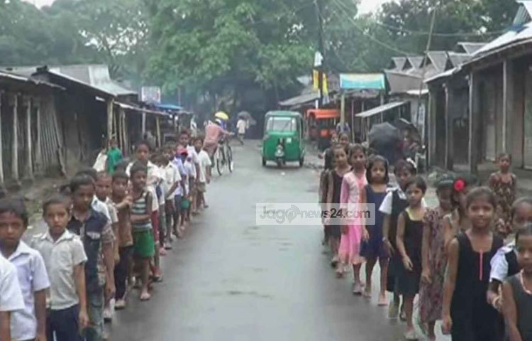 হুমায়ূন আহমেদের মৃত্যুবার্ষিকীর কর্মসূচির মধ্যে ছিল-কালো পতাকা উত্তোলন, কালোব্যাজ ধারণ, হুমায়ূন আহমেদের প্রতিকৃতিতে পুষ্পস্তবক অর্পণ, শোক র&zwnj;্যালি, স্মৃতিচারণ, আলোচনা সভা, কোরআনখানি ও মিলাদ মাহফিল।