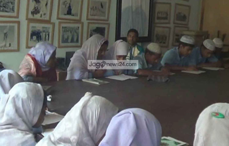 এছাড়া সান্দিকোনা ফাতেমা বয়স্ক শিক্ষাকেন্দ্রসহ স্থানীয় বেশ কয়েকটি সামাজিক-সাংস্কৃতিক সংগঠন শোক র&zwnj;্যালি ও আলোচনা সভার আয়োজন করে।