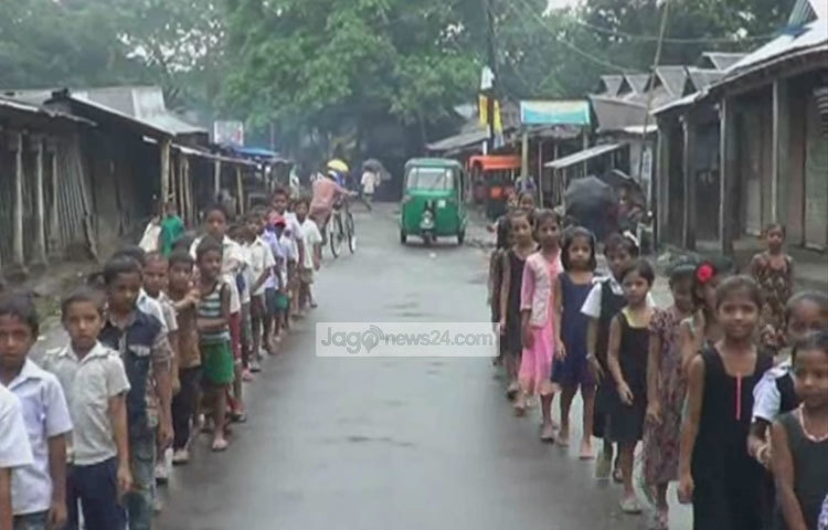 উল্লেখ্য, ২০১২ সালের এইদিনে আমেরিকার একটি হাসপাতালে কথা সাহিত্যের এই জাদুকর চলে যান না ফেরার দেশে।