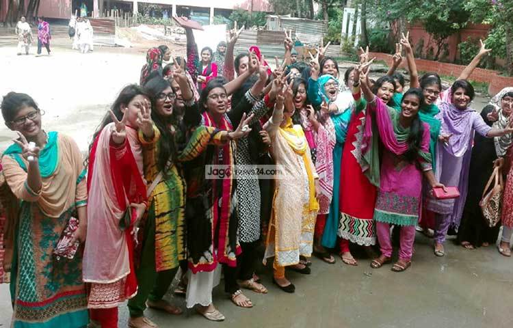 এইচএসসি পরীক্ষার ফলাফলের এই স্মৃতি সবার কাছে স্মরণীয় হয়ে থাকবে।