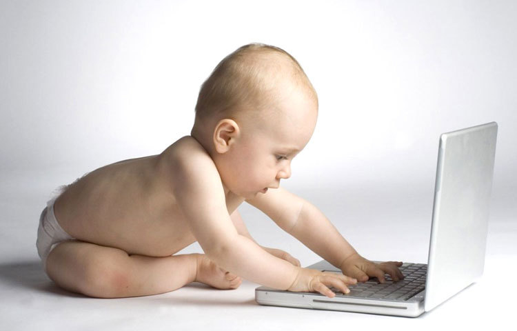 বুদ্ধিমান ব্যক্তিরা সাধারণত ইন্টারনেটের দুনিয়ায় ডুবে থাকেন।