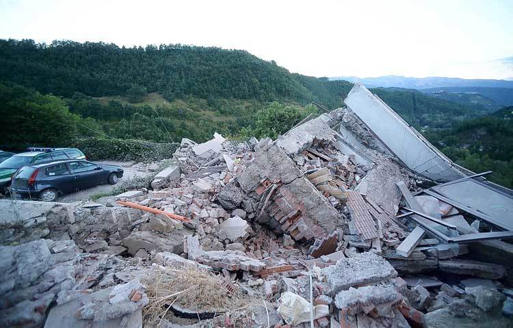 ইতারির ভূমিকম্পের পর উদ্ধার তৎপরতা শুরু করেছে উদ্ধারকর্মীরা। হতাহতের পরিমাণ আরো বাড়তে পারে বলে আশঙ্কা প্রকাশ করেছেন স্থানীয় কর্মকর্তারা।