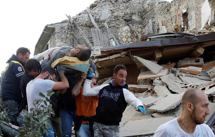 বিবিসির এক প্রতিবেদনে বলা হয়েছে, ইতালির আমাট্রাইস শহরের অধিকাংশ বাড়িঘর ধ্বংসস্তুপে পরিণত হয়েছে।