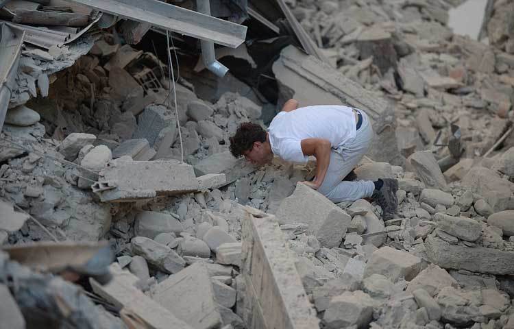 ইতালির রাজধানী রোম থেকে ১০০ কিলোমিটার উত্তর-দক্ষিণে ১০ কিলোমিটার গভীরে ভূমিকম্পের উৎপত্তি হয়েছে।