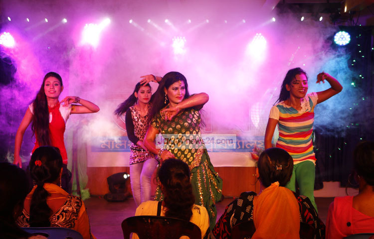 ভালোবাসায় দিওয়ানা ছবিটি দর্শকদের কাছে ভালো লাগবে বলে প্রত্যাশা করছেন নির্মাতা সরওয়ার হোসেন। ছবি : মাহবুব আলম।