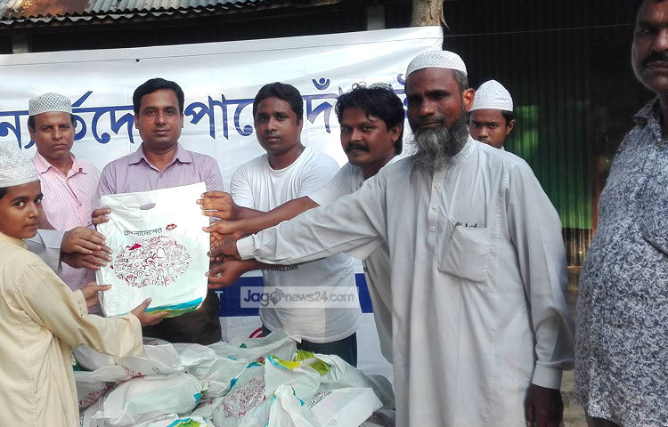 যমুনা পাড়ের এ ইউনিয়নের ক্ষতিগ্রস্ত প্রায় এক হাজার মানুষের মাঝে প্রাণ&nbsp; কোম্পানির পণ্যসামগ্রী বিতরণ করা হয়।