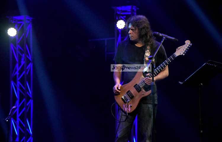 গান বাংলা টিভির জনপ্রিয় অনুষ্ঠান উইন্ড অব চেঞ্জ-এর দ্বিতীয় পর্ব মাতাতে আসছেন নগর বাউল খ্যাত ব্যান্ড তারকা মাহফুজ আনাম জেমস। ছবি : মাহবুব আলম।