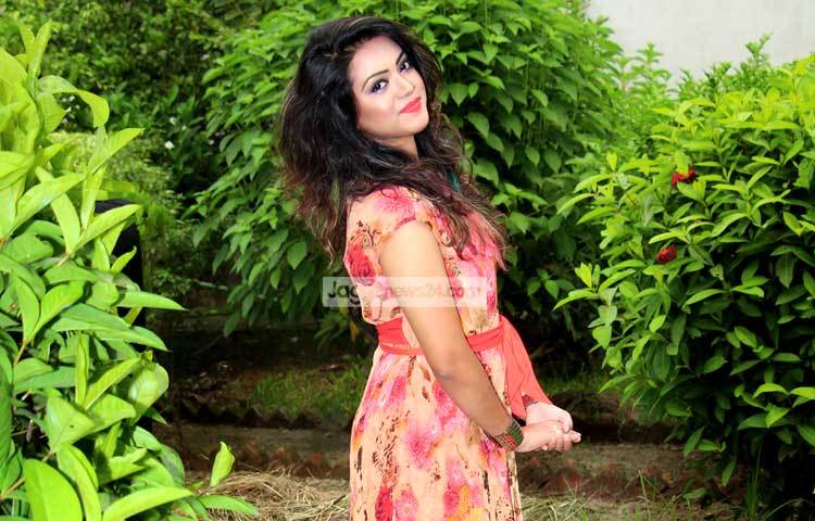 শৈশবে কর্ণিয়ার মিষ্টি কণ্ঠের গান শুনে অনেকেই তাকে কোকিলকণ্ঠী মেয়ে বলে ডাকতেন। ছবি : এসডি প্রিন্স।