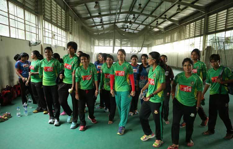 নারী দলের প্রধান কোচ চম্পিকা গামাগে বিসিবির সঙ্গে দুই বছরের চুক্তি শেষে ফিরে গেছেন গত জুনে। তাই স্থানীয় কোচদের অধীনেই শুরু হলো জাহানারা-শুকতারাদের আয়ারল্যান্ড সিরিজের প্রস্তুতি। ছবি : বিসিবি।