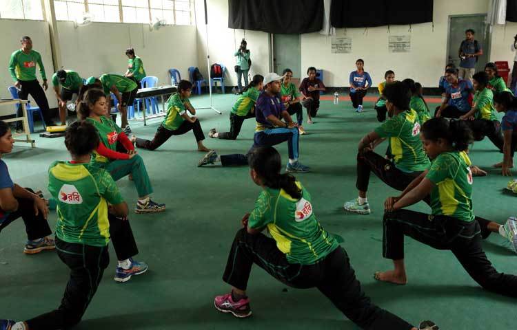 নারী দলের প্রাথমিক স্কোয়াড-এ রয়েছেন সানজিদা ইসলাম ময়না, আয়শা রহমান শুকতারা, ফারজানা হক পিংকি, লতা মন্ডল, রুমানা আহমেদ, নিগার সুলতানা, শারমিন আক্তার সুপ্তা, শায়লা শারমিন, সালমা খাতুন, রিতু মনি, ফাহিমা খাতুন, জাহানারা আলম...। ছবি : বিসিবি।