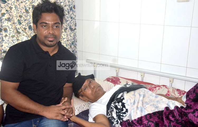 লাকী&nbsp; আখন্দের তিনটি গানের ভিডিও নির্মাণ করবেন নির্মাতা রেদওয়ান রনি। ছবি : মাহবুব আলম।