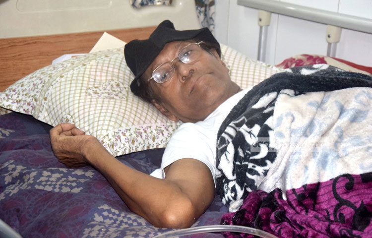 লাকী আখন্দ বর্তমানে চিকিৎসাধীন আছেন বঙ্গবন্ধু শেখ মুজিব মেডিকেল বিশ্ববিদ্যালয়ে (বিএসএমএমইউ)। এখন তিনি অনেকটাই সুস্থ আছেন। ছবি : মাহবুব আলম।