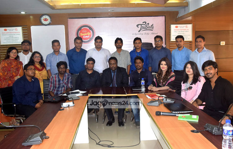 প্রতিষ্ঠানটি লাকীর তিনটি তুমুল জনপ্রিয় গানের নতুন সংগীতায়োজন করে ভিডিও নির্মাণ করেছে। আজ সন্ধ্যা ৭টায় ভিডিওগুলো প্রকাশ হবে ইউটিউব চ্যানেল প্রাণ স্ন্যাকস টাইম-এ। ছবি : মাহবুব আলম।