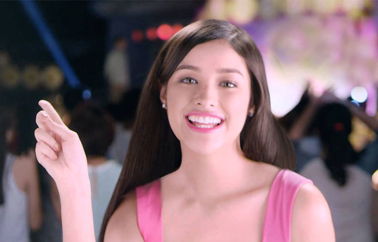 লিজা সোবেরানো : ফিলিপিন্সের এই সুন্দরী ভ্রমণ করতে খুবই পছন্দ করেন।