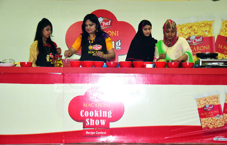 রাজধানীর পল্টন কমিনিউনিটি সেন্টারে ম্যাকারনি দিয়ে মজাদার খাবার রান্নার দ্বিতীয় আসর অনুষ্ঠিত হয়েছে। ছবি : মাহবুব আলম।