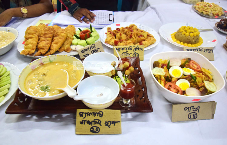 &lsquo;দ্য শেফ ম্যাকারনি&rsquo;র এবারের আসরে ২০০ জনের বেশি প্রতিযোগি ছিলেন। এবং বিচারকের দায়িত্বে ছিলেন আনজুমান্ত জাহিদ সেতু, পুষ্টিবিদ অলিউন্নেসা, শাহিদা আকতার মনি, প্রাণ মশলার হেড অব মার্কেটিং তানভীর হাসান।ছবি : মাহবুব আলম।