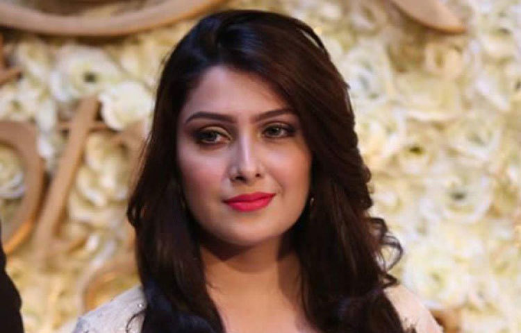 মেহউইশ খান : ব্রিটেনের একটি ম্যাগাজিনের বিচারে টানা দু&rsquo;বছর এশিয়ার &lsquo;টপ টেন&nbsp; সেক্সিয়েস্ট&rsquo; ওম্যানের তালিকায় ছিলেন পাকিস্তানের সুন্দরী অভিনেত্রী মেহউইশ খান। তিনি অভিনয় ছাড়া গানেও সমান পারদর্শী।