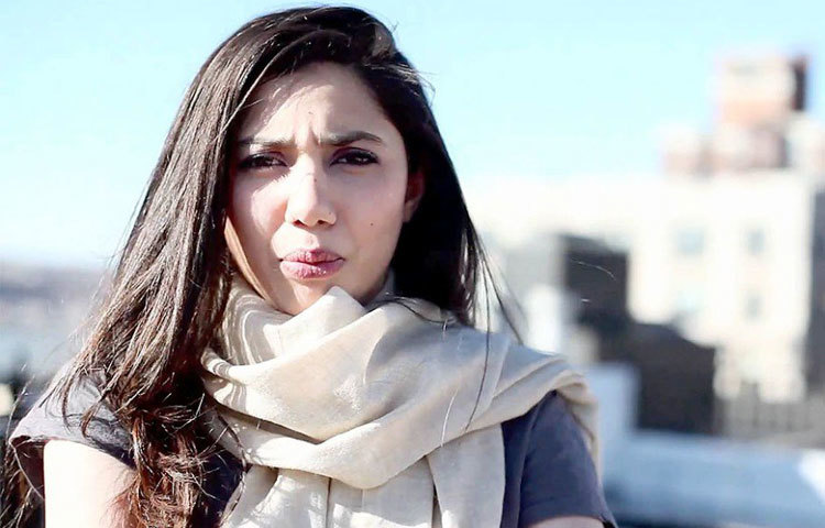 মাহিরা খান : অভিনয় ছাড়াও মাহিরা খান নৃত্যে পারদর্শীতা লাভ করেছন।