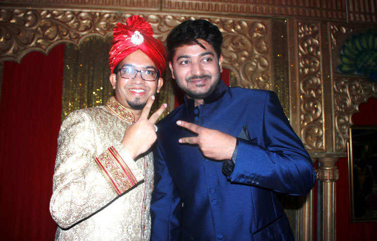 চিত্রনায়ক বাপ্পি চৌধুরীর সঙ্গে মাহির বর অপু। ছবি : জুয়েল।