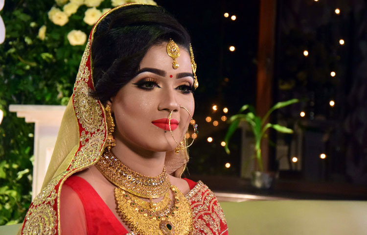 নতুন জীবনে প্রবেশ করে মাহি জীবনকে আরও সুন্দর করে সাজাতে চান। ছবি : মাহবুব আলম।