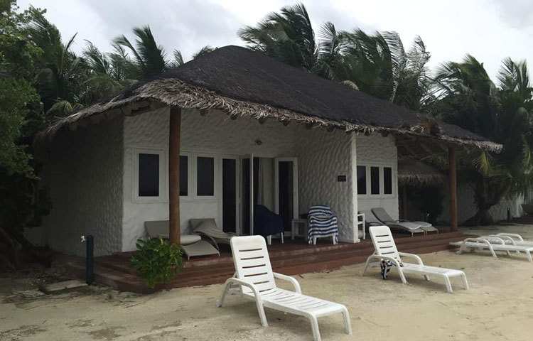 মালদ্বীপের আরেক বিস্ময় হল সমুদ্রের মাঝখানে স্কয়ার সাইজের কয়েক কিলোমিটার জায়গা। যেখানে নেই কোন সাগরের ঢেউ, মনে হয় পুকুরের পানির মতো নীরব হয়ে আছে। ছবি : রিফাতুল হক।