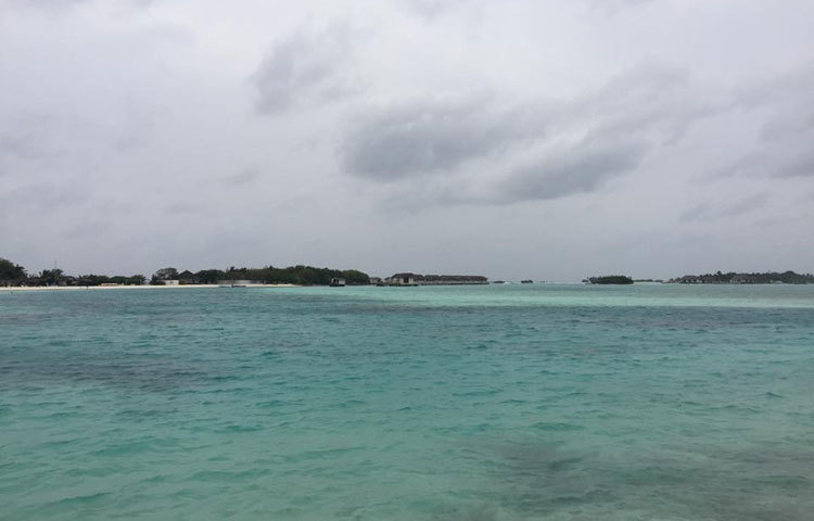 মালদ্বীপে পর্যটকদের স্বাগত জানাতে রয়েছে অত্যাধুনিক মালে ইন্টারন্যাশনাল এয়ারপোর্ট। মালদ্বীপের উন্নত যোগাযোগ ব্যবস্থার কল্যাণে পর্যটকরা অনায়াসে ছুটে বেড়াতে পারেন এক দ্বীপ থেকে অন্য দ্বীপে। ছবি : রিফাতুল হক।