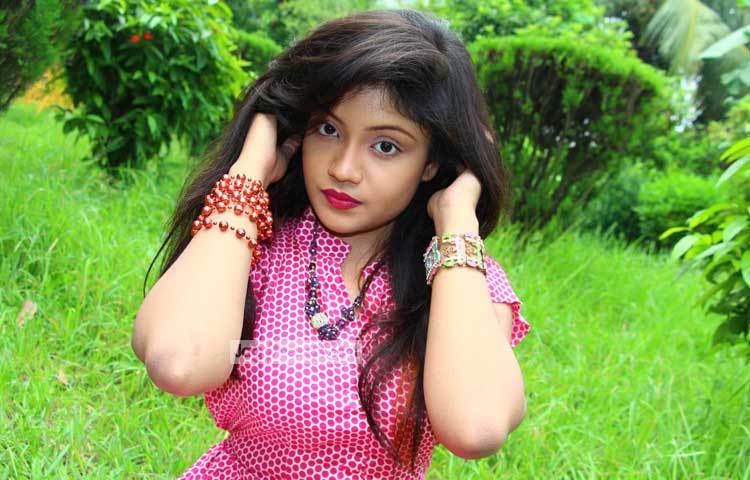 মারিয়া &lsquo;অবলা নারী : ওয়াও বেবি ওয়াও&rsquo; শীর্ষক একটি ছবিতে অভিনয় করছেন। সেই সঙ্গে তার আরো তিন-চারটি ছবিতে অভিনয়ের কথাও প্রায় পাকাপাকি হয়ে আছে। ছবি : এসডি প্রিন্স।