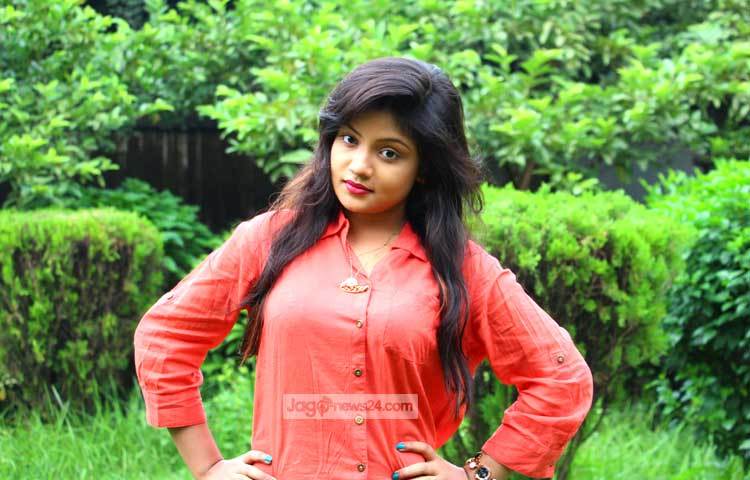 বিনোদন ভুবনে আসার পেছনে মারিয়ার বাবা, মা ও ভাইয়ের অবদান খুবই বেশি। ছবি : এসডি প্রিন্স।