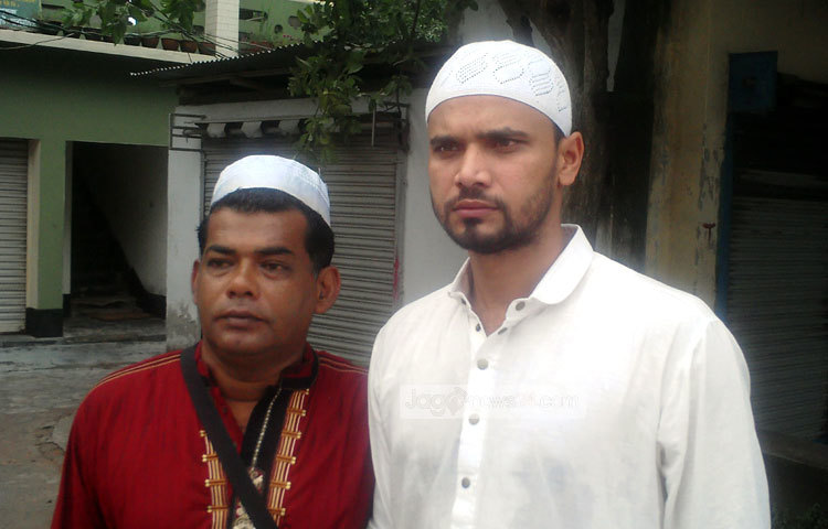 আগামী ১০ তারিখ পর্যন্ত নড়াইলে থেকে মা-বাবা আত্মীয়-স্বজন, বন্ধু-বান্ধবদের সঙ্গে ঈদের আনন্দ ভাগাভাগি করবেন তিনি।