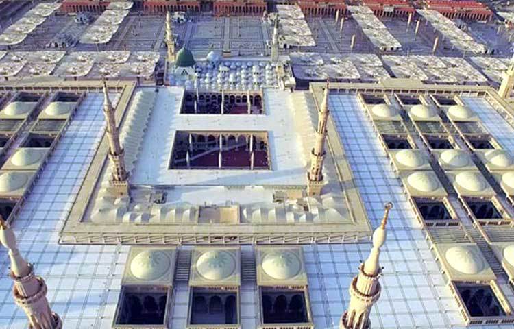 মসজিদে নববীর উপর থেকে তোলা ছবি।