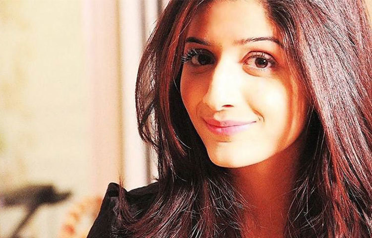 খাবারের মধ্যে চকোলেট ফাজ কেক এবং ভ্যানিলা আইসক্রিম মাওরার অনেক পছন্দের। তার পছন্দের পোশাক স্কার্ট এবং ডেনিম প্যান্ট।