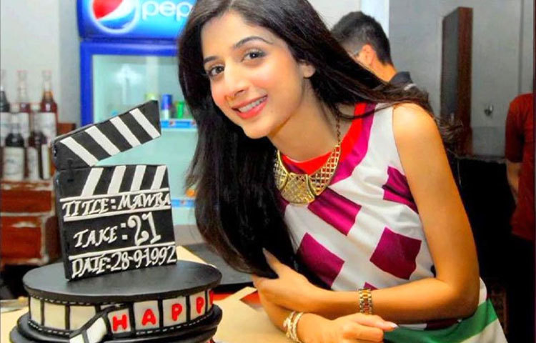 মাওরার ২১ তম জন্মদিন সেলিব্রেট করেছিলেন বেশ ধুমধাম করেই। কেকটিও তৈরি করা হয়েছিল বেশ ফিল্মি স্টাইলে।