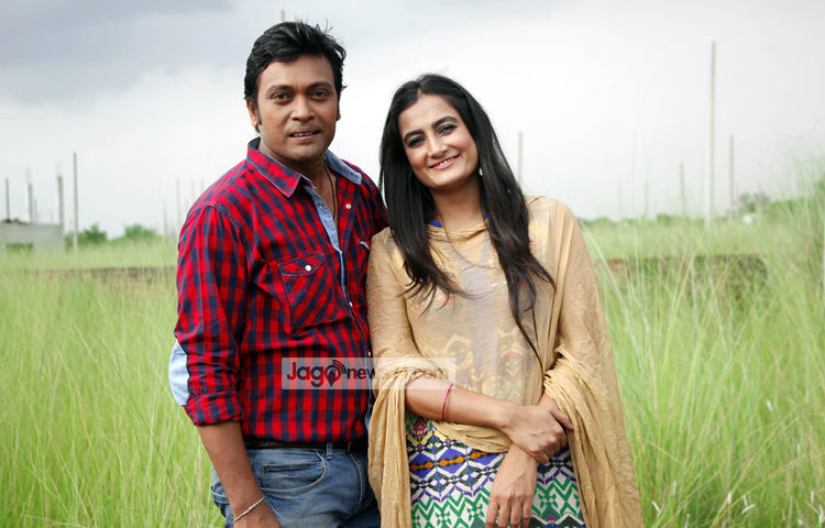 বর্তমান সময়ের জনপ্রিয় তিন তারকা অপর্ণা, আনিসুর রহমান মিলন ও আরফান আহমেদ আসছে ঈদের &lsquo;চাই শিক্ষিত চোর পাত্র&rsquo; শীর্ষক একটি নাটকে অভিনয় করেছেন। শুটিং স্পট থেকে এ নাটকের দৃশ্য ক্যামেরাবিন্দ করেছেন জুয়েল।