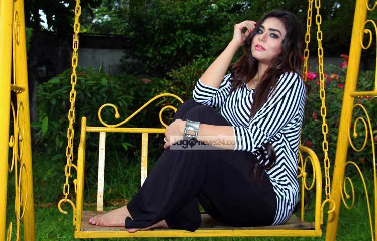 মিমো যদিও সিনেমায় অভিনয় করার স্বপ্ন নিয়েই সুপার হিরো সুপার হিরোইন প্রতিযোগিতায় অংশ নিয়ে চ্যাম্পিয়নও হয়েছিলেন এবং সিনেমা দিয়েই অভিনয় জীবন শুরু করেছিলেন। ছবি : এসডি প্রিন্স।