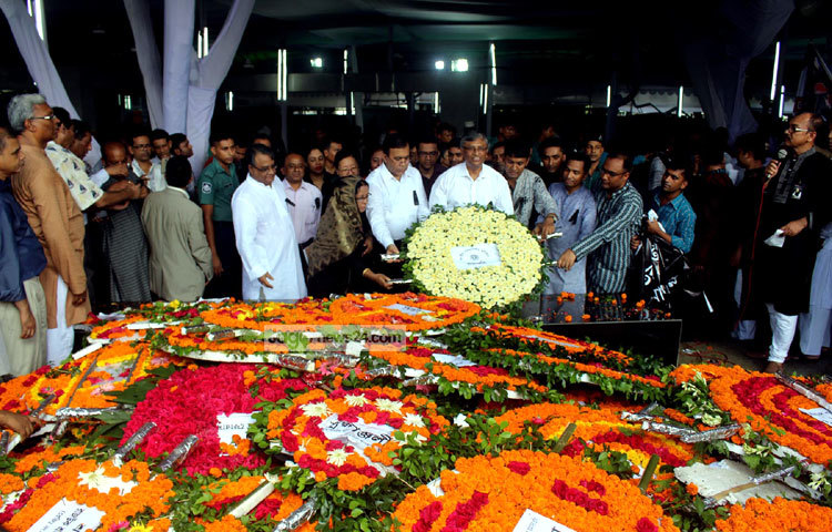 জাতি তার হাজার বছরের শ্রেষ্ঠ সন্তানকে হৃদয়ের সবটুকু ভালোবাসা ও শ্রদ্ধা দিয়ে স্মরণ করছে। ছবি : বিপ্লব দিক্ষিৎ।