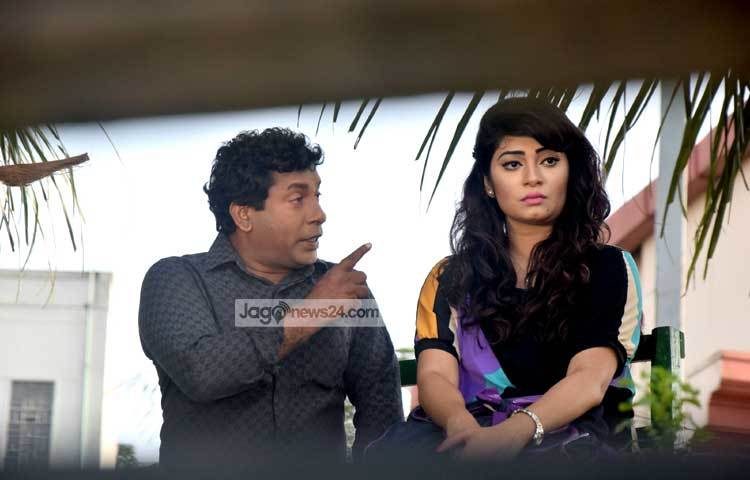 মোশাররফ করিমের &lsquo;ভ্যান বস্ত্র বিতান&rsquo; নাটকটি জিটিভির ঈদ অনুষ্ঠানমালায় প্রচার হবে। ছবি : মাহবুব আলম।