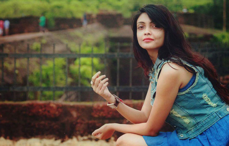 ২০০৯ সালের সানন্দা তিলোত্তমা প্রতিযোগিতায় চূড়ান্ত পাঁচ প্রতিযোগীদের একজন ছিলেন&nbsp; মৌমিতা।