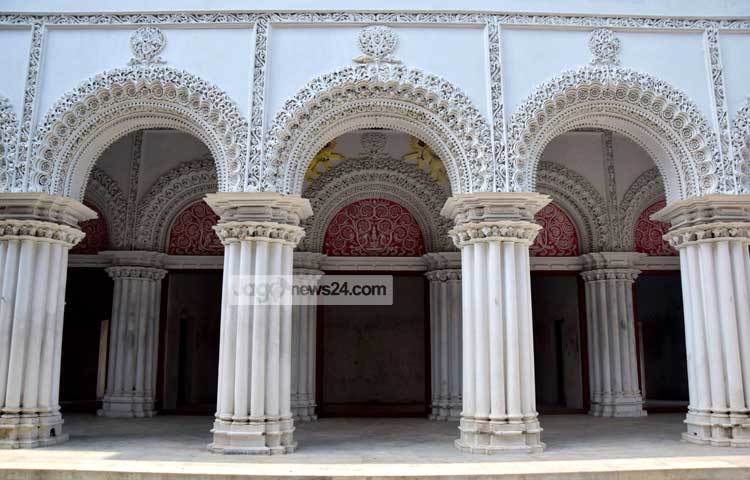 এই রাজবাড়ির ভেতরে আরো আছে জমিদারের মায়ের ঘর, অতিথি ঘর, সিন্দুক ঘর। এ সিন্দুকের ঘরেই জমিদারের সোনাদানা, টাকা-পয়সাসহ অন্যান্য মূল্যবান জিনিস জমা থাকত। ছবি : মাহবুব আলম।