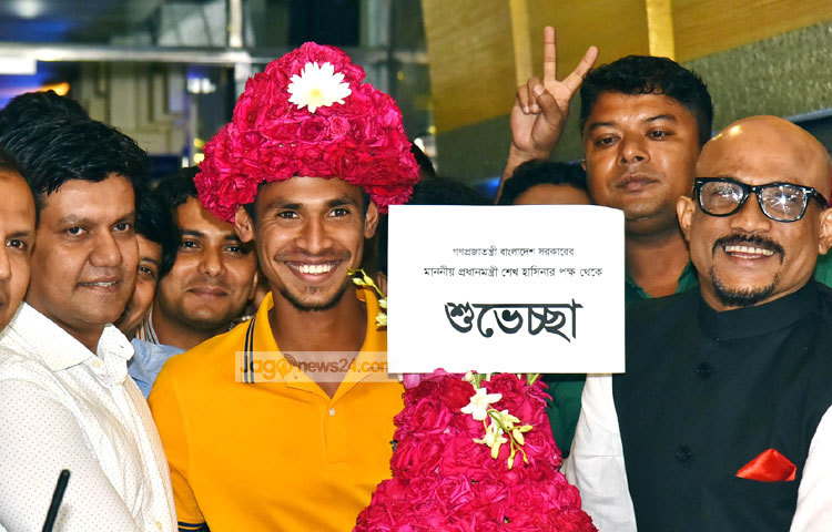 মুস্তাফিজকে বাংলাদেশের জাতীয় বীর আখ্যায়িত করেছেন প্রধানমন্ত্রী শেখ হাসিনা। মুস্তাফিজের এক জীবনে এর চেয়ে আর বড় প্রাপ্তি কী হতে পারে! ছবি : বিপ্লব দিক্ষিৎ।