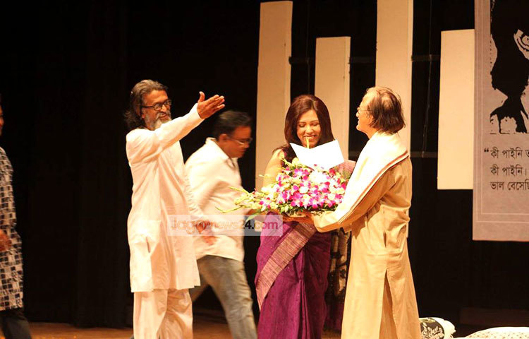 সব্যসাচী এই শিল্পীর জন্মদিনে রাজধানীতে টেলিভিশন নাট্য নির্মাতাদের সংগঠন ডিরেক্টরস গিল্ড এবং বাংলাদেশ চারুশিল্পী সংসদ দুটি আয়োজন করে। ছবি : মাহবুব আলম।