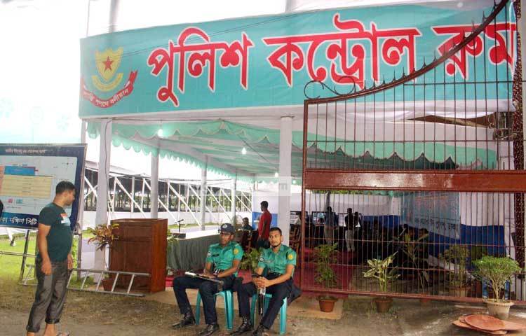 জানা গেছে, এবার জাতীয় ঈদগাহে পাঁচ হাজার নারীসহ এক সঙ্গে এক লাখ ২০ হাজার মুসল্লির নামাজ পড়ার ব্যবস্থা করা হয়েছে। নারীদের জন্য রয়েছে বিশেষ ব্যবস্থা। ছবি : বিপ্লব দিক্ষিৎ।