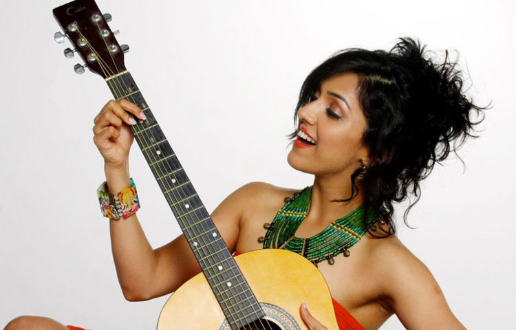 ভারতীয় সংগীতাঙ্গনে নীতি মোহন তার কণ্ঠের সুরেলা জাদু ও ও রূপের মহিমা দিয়ে গানপ্রেমীদের মুগ্ধ করেছেন।