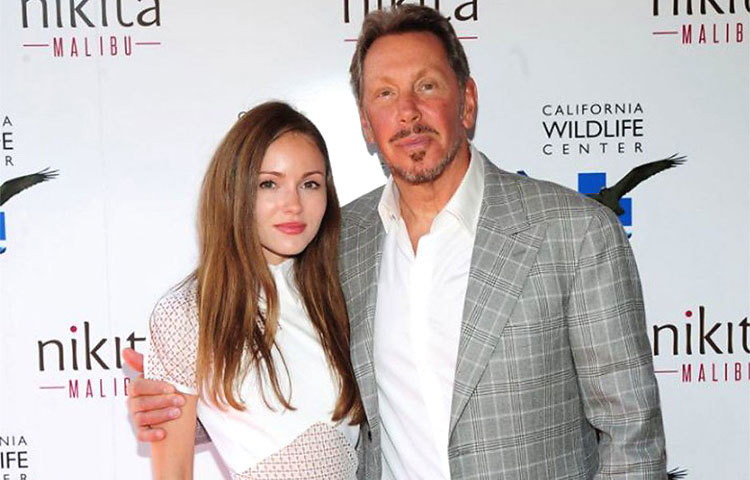 নিকিতা কান : ওরাকল-এর সহ-প্রতিষ্ঠাতা ল্যারি এলিসনের স্ত্রী। ল্যারি হলেন পৃথিবীর পঞ্চম ধনী ব্যক্তি। নিকিতা একজন ইউক্রেনীয় অভিনেত্রী।