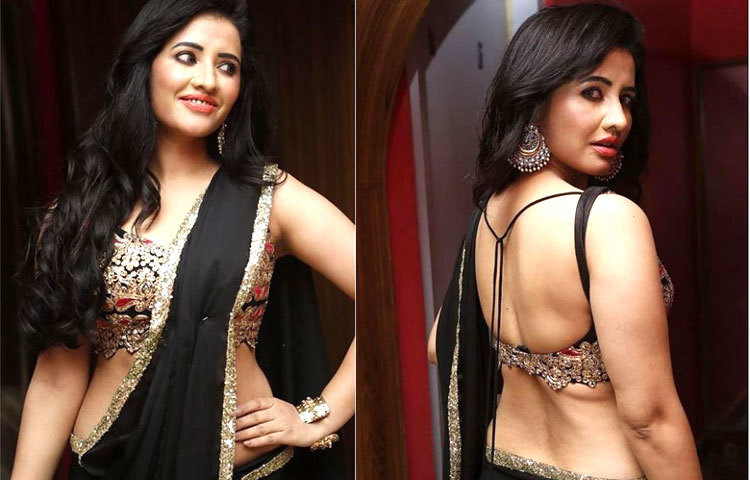 পুরো নাম নীর অরোরা হলেও তিনি অরোরা নামেই ভারতীয় মিডিয়াতে খ্যাতি লাভ করেছেন।